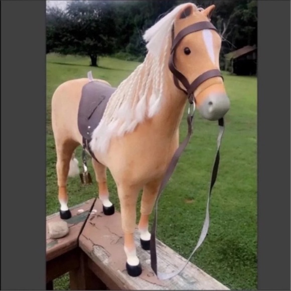 American Girl RETIREDPalomino Horse & accessories